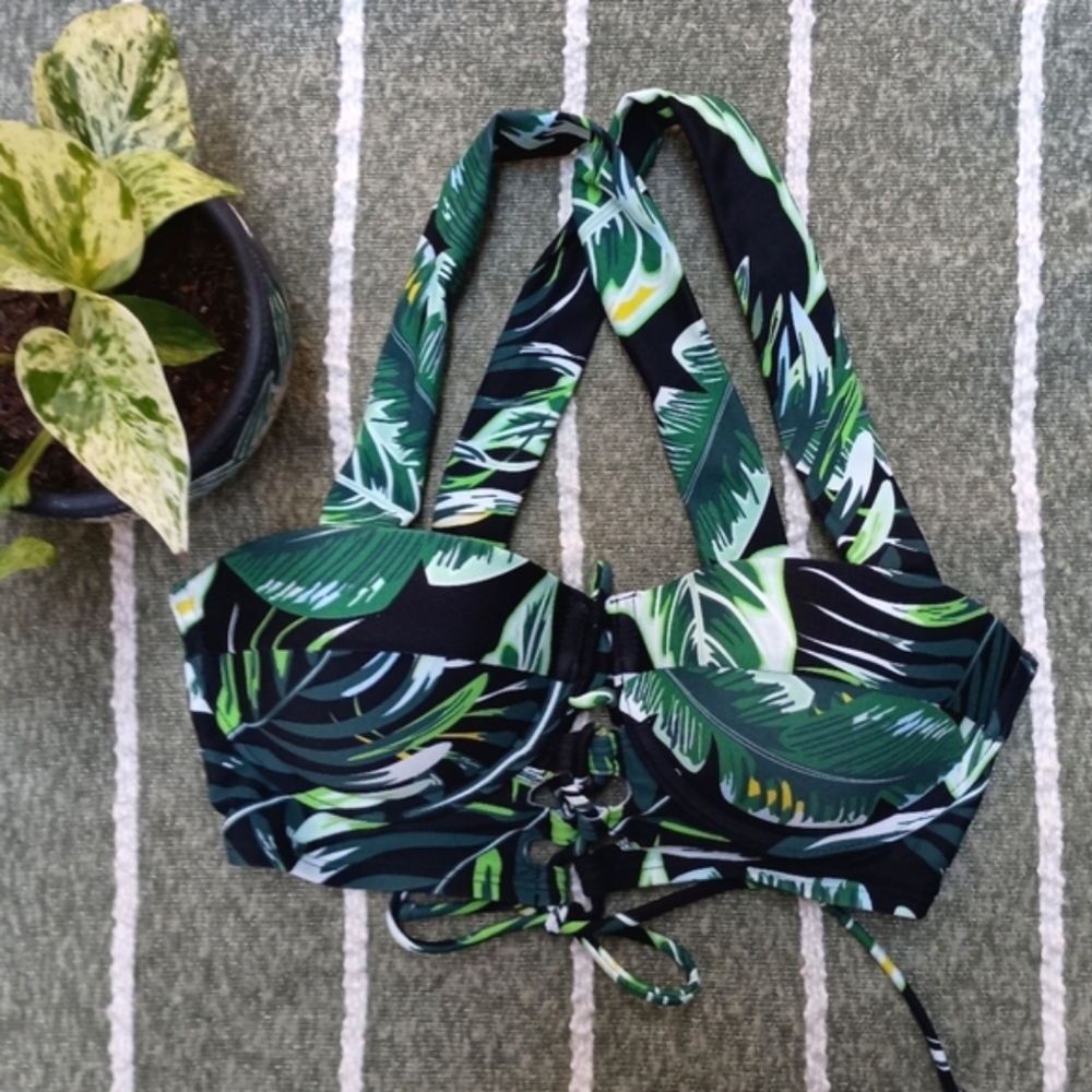 NWOT xs Cupshe Leafy Green Lace-Up Bikini Top